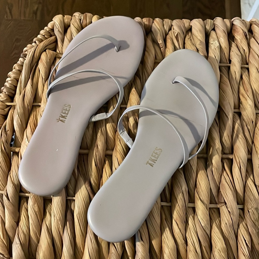 Lavender Tkees, good condition! Size 6